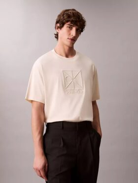 T-shirt med emblem och grafiskt tryck