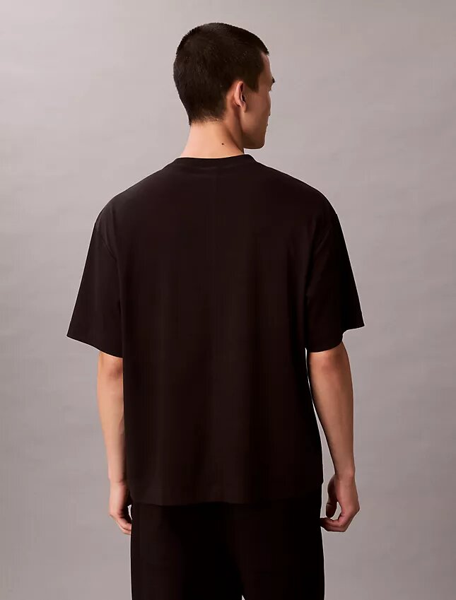 T-shirt med emblem och grafiskt tryck T-shirt med emblem och grafiskt tryck