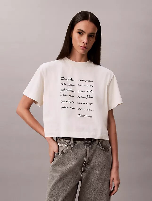 T-shirt med grafiskt tryck och logotyp T-shirt med grafiskt tryck och logotyp