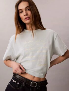 T-shirt med grafiskt tryck och logotyp
