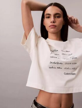 T-shirt med grafiskt tryck och logotyp