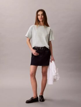 T-shirt med grafiskt tryck och logotyp