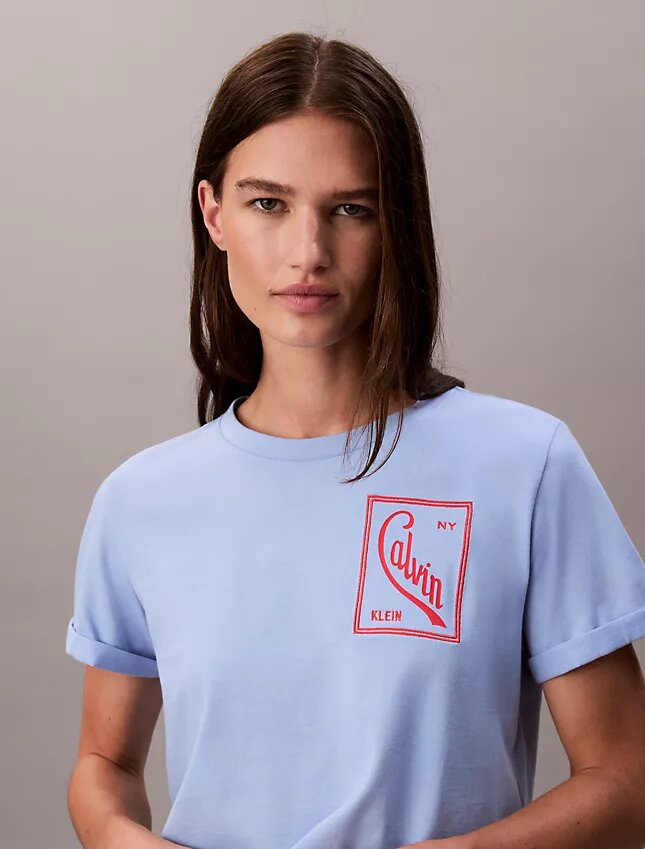 T-shirt med kort passform och skriptlogotyp T-shirt med kort passform och skriptlogotyp