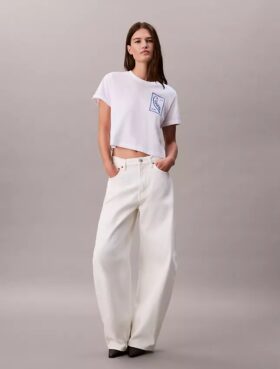 T-shirt med kort passform och skriptlogotyp