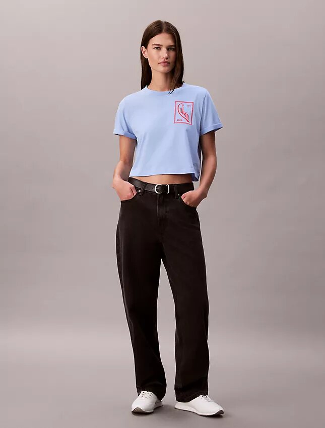 T-shirt med kort passform och skriptlogotyp T-shirt med kort passform och skriptlogotyp