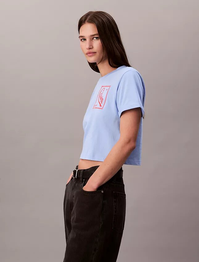 T-shirt med kort passform och skriptlogotyp T-shirt med kort passform och skriptlogotyp