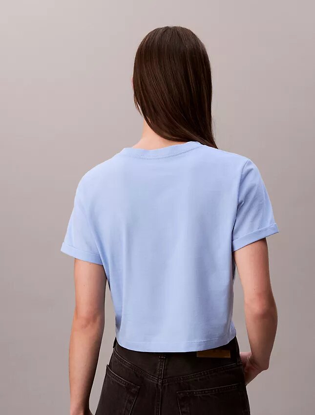 T-shirt med kort passform och skriptlogotyp T-shirt med kort passform och skriptlogotyp