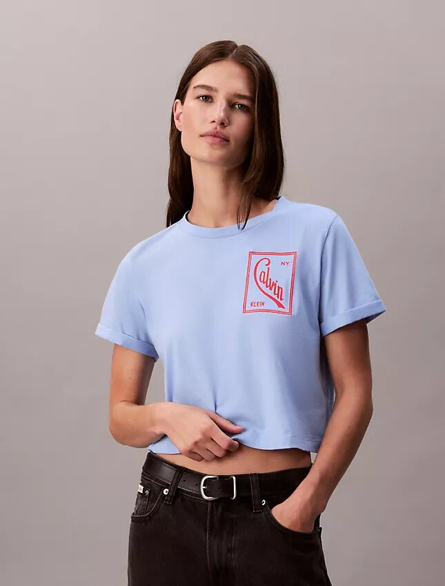 T-shirt med kort passform och skriptlogotyp T-shirt med kort passform och skriptlogotyp