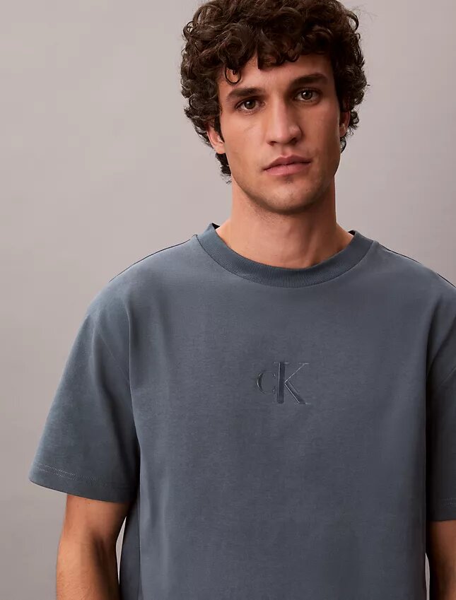 T-shirt med Liquid Monologo-tryck T-shirt med Liquid Monologo-tryck