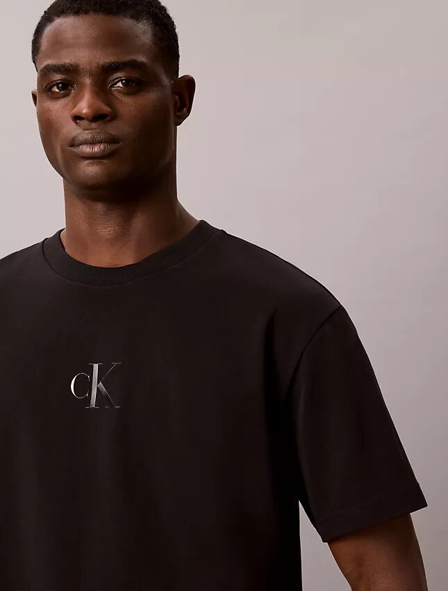 T-shirt med Liquid Monologo-tryck T-shirt med Liquid Monologo-tryck