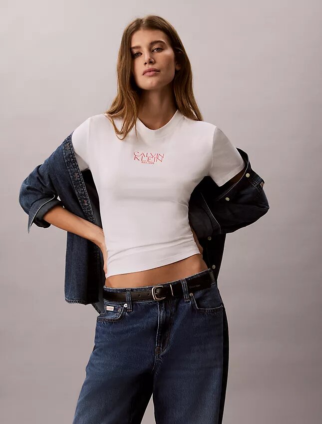 T-shirt med logotyp T-shirt med logotyp
