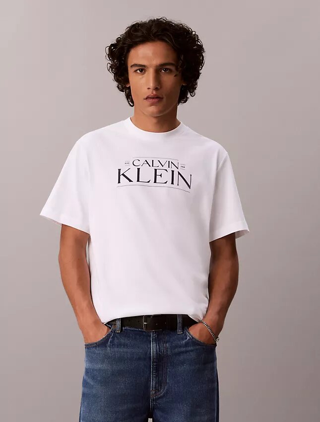 T-shirt med logotyp i avslappnad passform T-shirt med logotyp i avslappnad passform