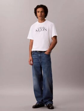 T-shirt med logotyp i avslappnad passform