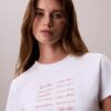 T-shirt med logotyp i grafisk stil T-shirt med logotyp i grafisk stil