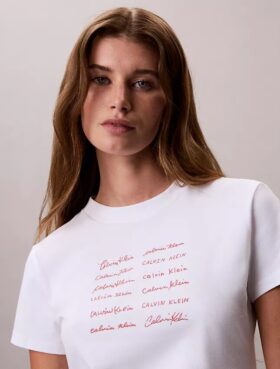 T-shirt med logotyp i grafisk stil