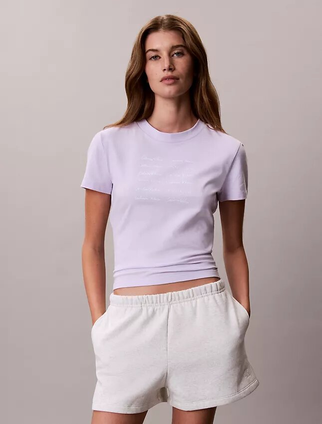 T-shirt med logotyp i grafisk stil T-shirt med logotyp i grafisk stil