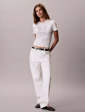 T-shirt med logotyp i grafisk stil