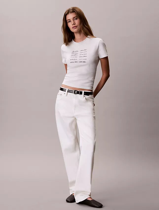 T-shirt med logotyp i grafisk stil T-shirt med logotyp i grafisk stil