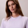 T-shirt med logotyp i grafisk stil T-shirt med logotyp i grafisk stil