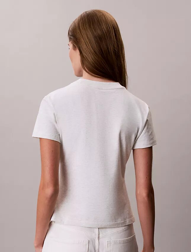 T-shirt med logotyp i grafisk stil T-shirt med logotyp i grafisk stil