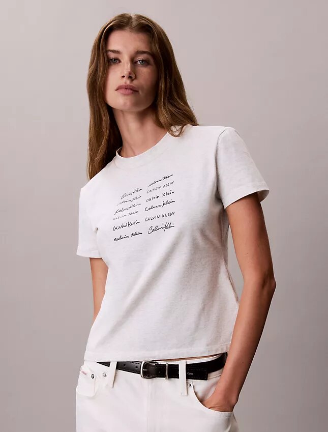 T-shirt med logotyp i grafisk stil T-shirt med logotyp i grafisk stil
