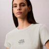 T-shirt med logotyp och ribbstickning T-shirt med logotyp och ribbstickning