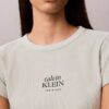 T-shirt med logotyp och ribbstickning T-shirt med logotyp och ribbstickning