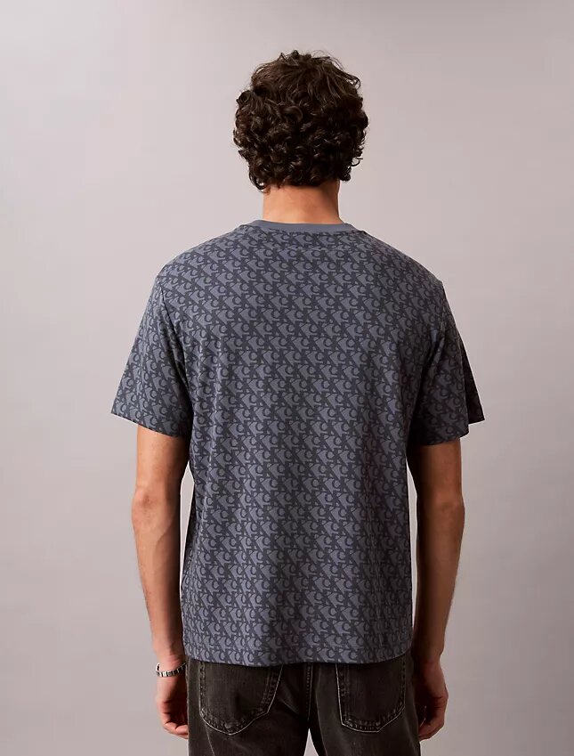 T-shirt med Monogram över hela plagget T-shirt med Monogram över hela plagget