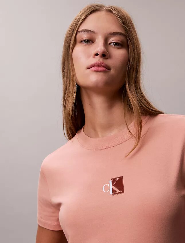 T-shirt med rund hals och Monogram-logotyp T-shirt med rund hals och Monogram-logotyp