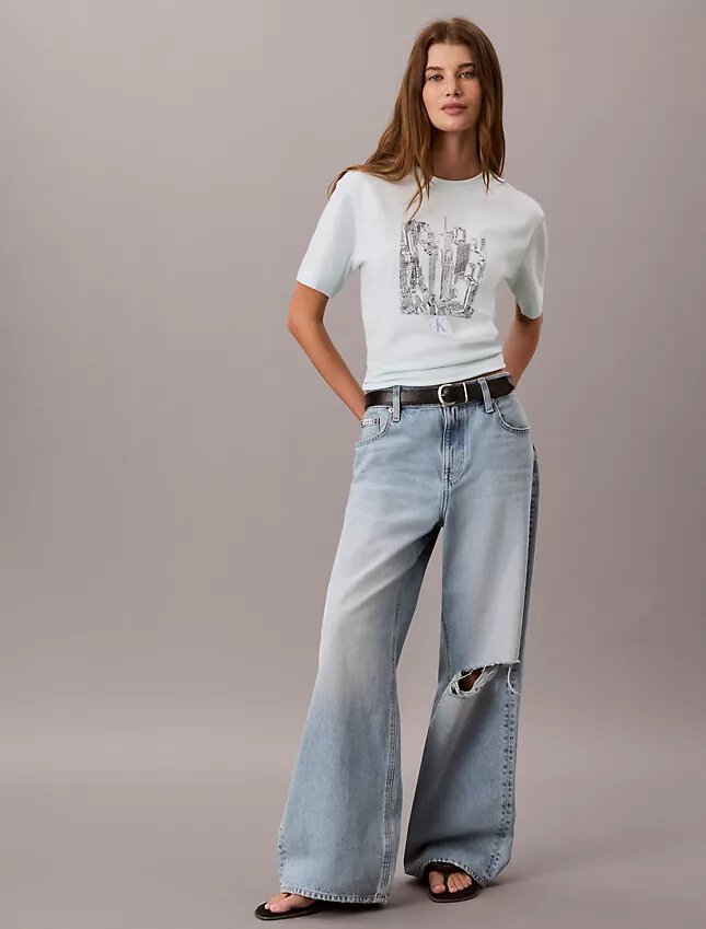 T-shirt med rund hals och stadsmotiv T-shirt med rund hals och stadsmotiv