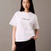 T-shirt med standardlogotyp, boxig passform och rund hals