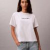 T-shirt med standardlogotyp, boxig passform och rund hals