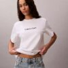 T-shirt med standardlogotyp, boxig passform och rund hals