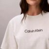 T-shirt med standardlogotyp, boxig passform och rund hals