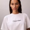 T-shirt med standardlogotyp, boxig passform och rund hals