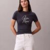 T-shirt med upphöjd logotyp i smal passform T-shirt med upphöjd logotyp i smal passform