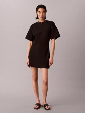 T-shirtklänning med ribbad interlock och logotyp