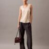 Tanktop i krossad satin med tryck Tanktop i krossad satin med tryck