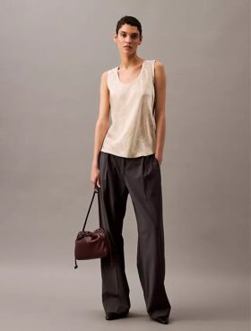 Tanktop i krossad satin med tryck