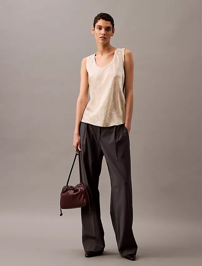 Tanktop i krossad satin med tryck Tanktop i krossad satin med tryck