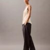 Tanktop i krossad satin med tryck Tanktop i krossad satin med tryck