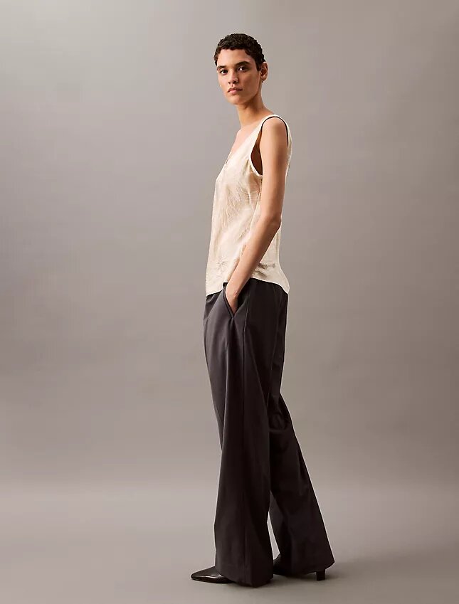Tanktop i krossad satin med tryck Tanktop i krossad satin med tryck