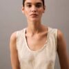 Tanktop i krossad satin med tryck Tanktop i krossad satin med tryck