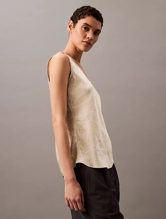 Tanktop i krossad satin med tryck Tanktop i krossad satin med tryck