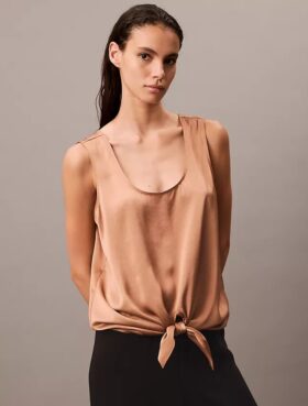 Tanktop i skrynklig satin med knytning fram