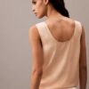 Tanktop i skrynklig satin med knytning fram Tanktop i skrynklig satin med knytning fram