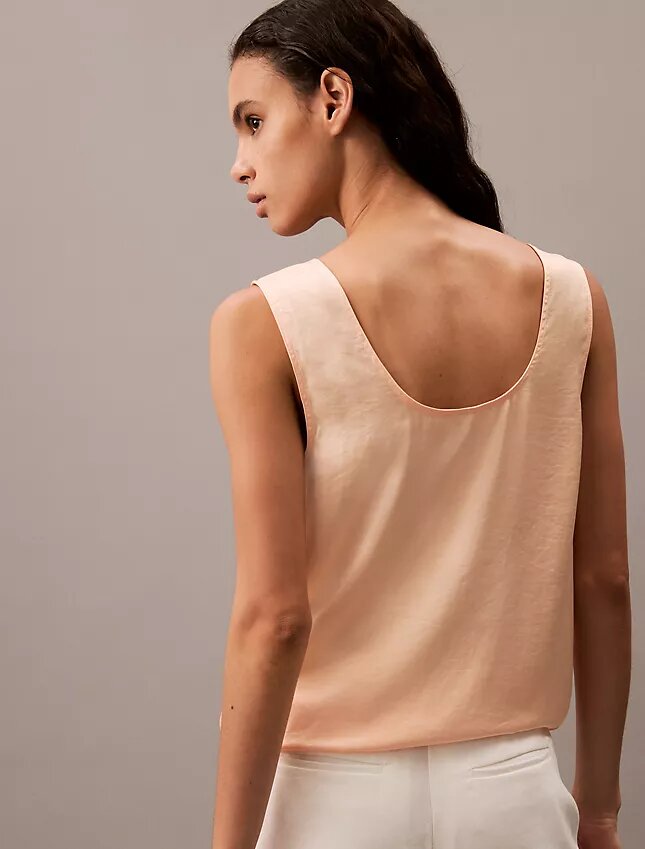 Tanktop i skrynklig satin med knytning fram Tanktop i skrynklig satin med knytning fram
