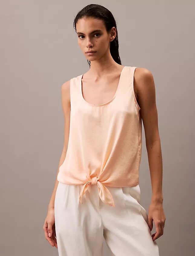 Tanktop i skrynklig satin med knytning fram Tanktop i skrynklig satin med knytning fram