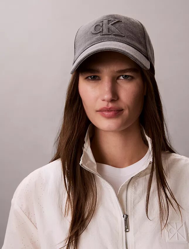 Teknisk jacka med perforeringar och logotyp Teknisk jacka med perforeringar och logotyp