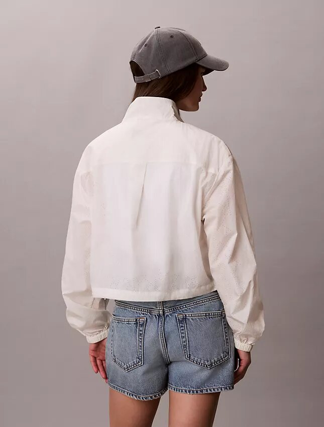 Teknisk jacka med perforeringar och logotyp Teknisk jacka med perforeringar och logotyp